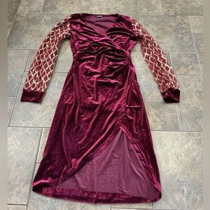 🥵 Velvet Burgundy Dress with Gold Accents